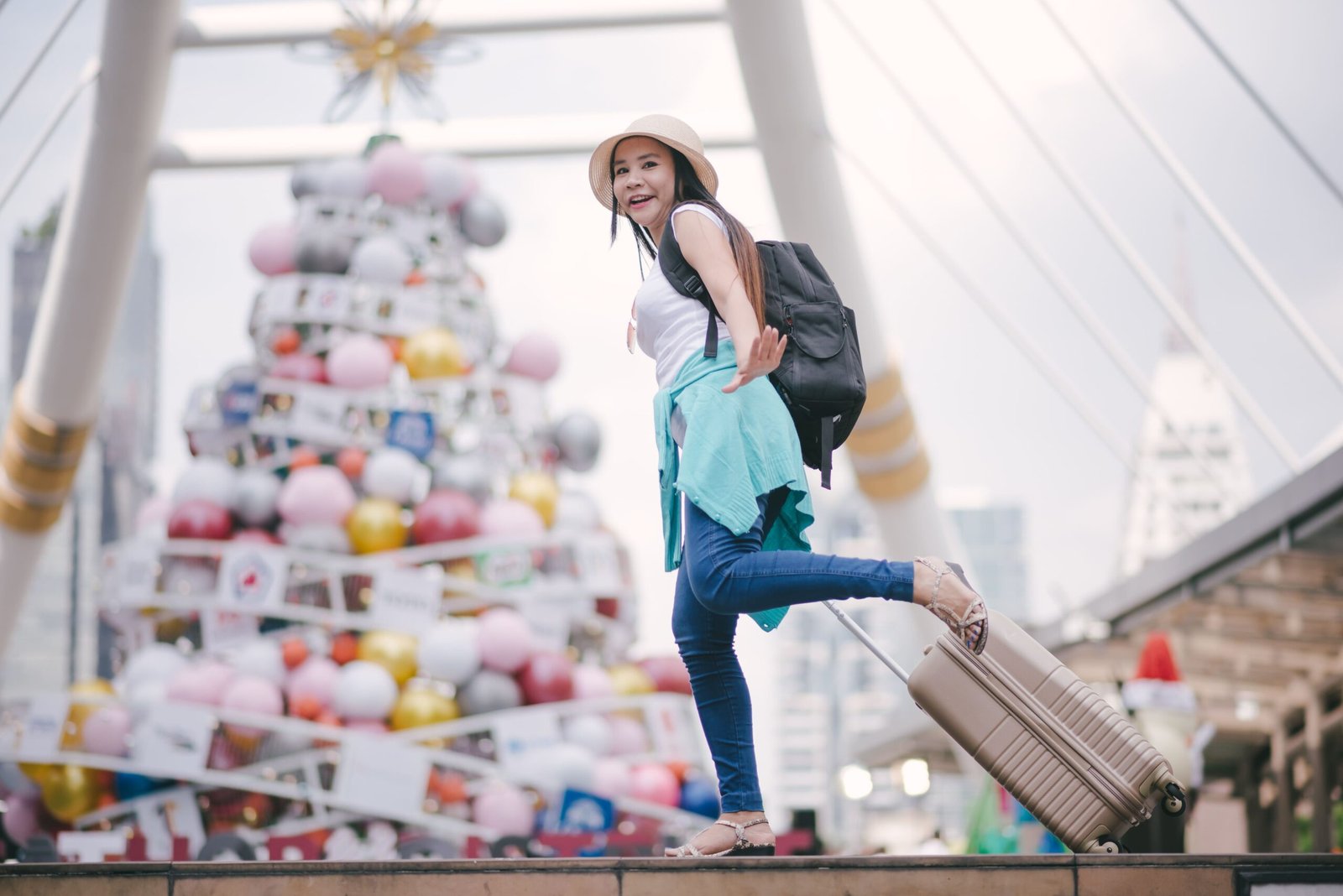 Christmas Travel: 10 Very Smart Ways To Save Money On Your Trip This Year